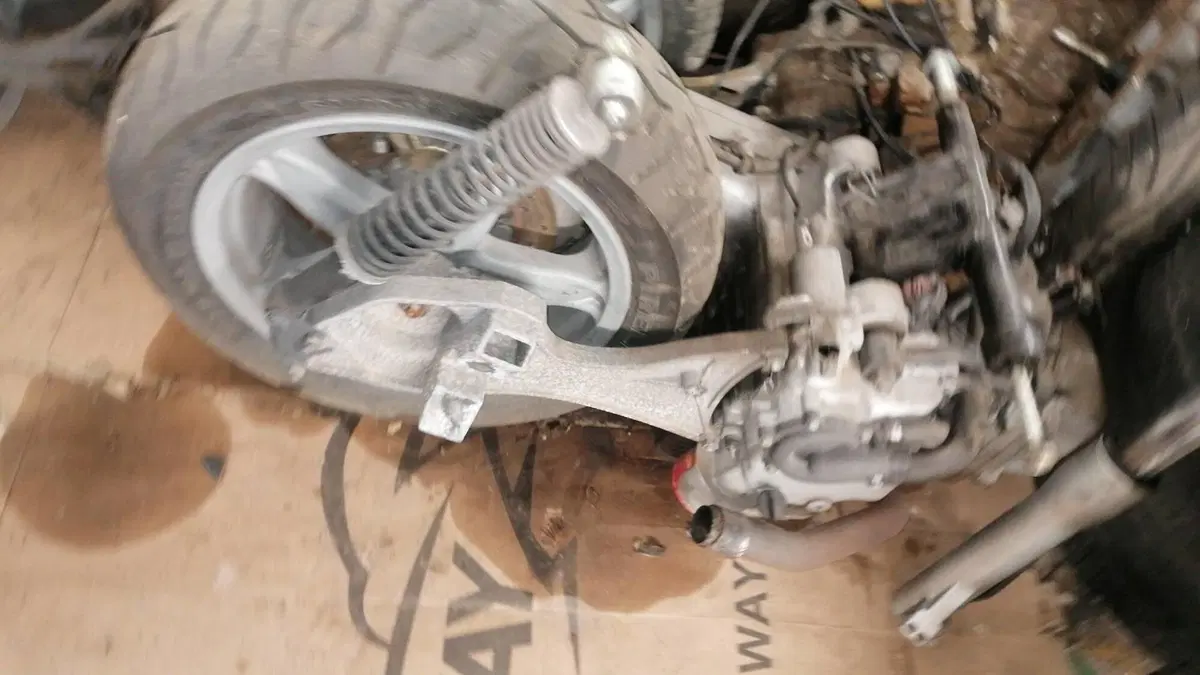 Ricambi Usati Originali Piaggio X9 500 / Evolution (2)