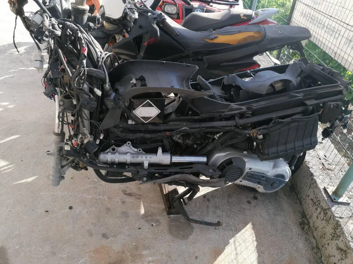 Ricambi Usati Originali Piaggio X9 500 / Evolution (7)