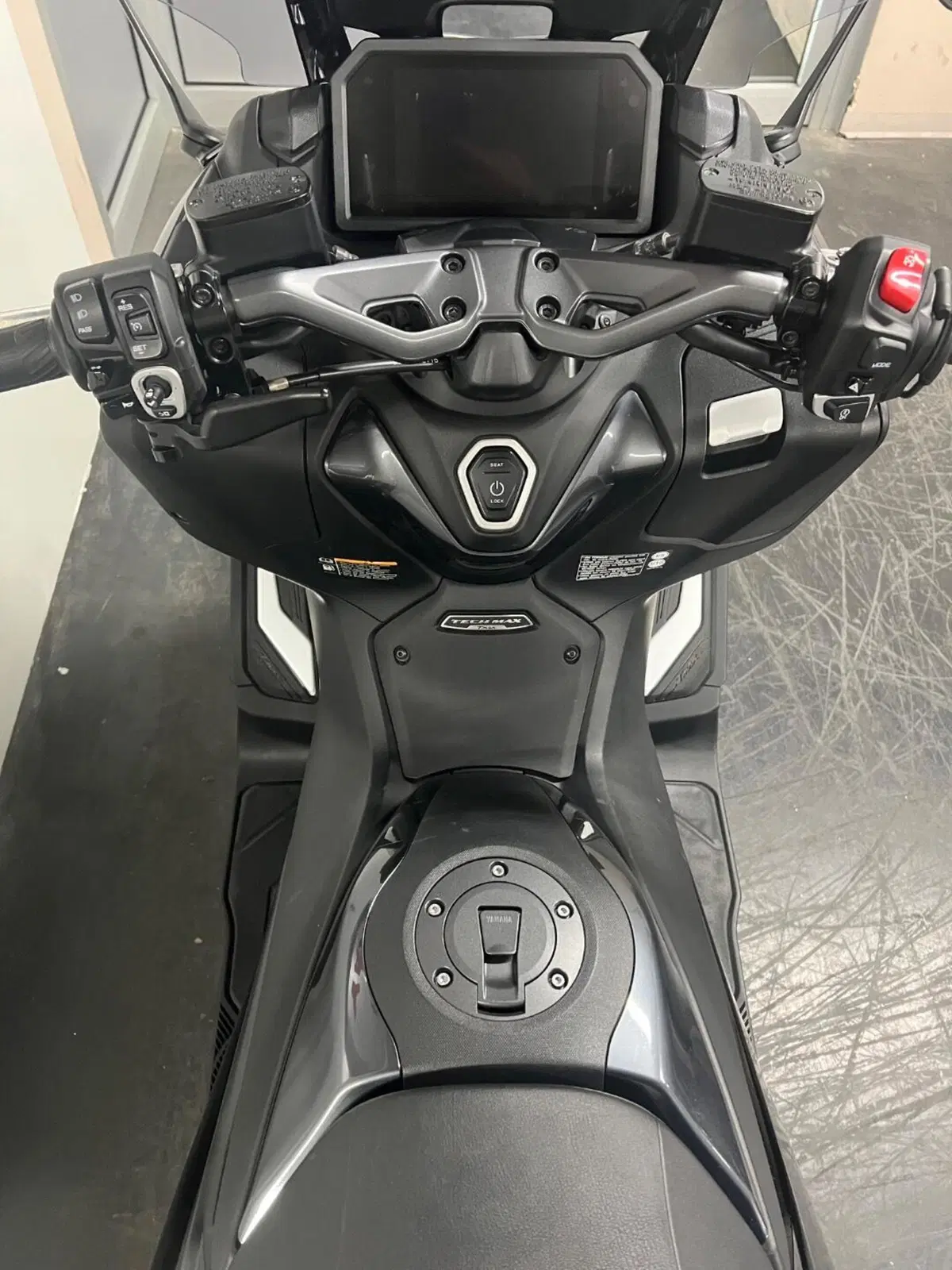 Yamaha T-Max 560 Tech Max (2022 - 24) (8)