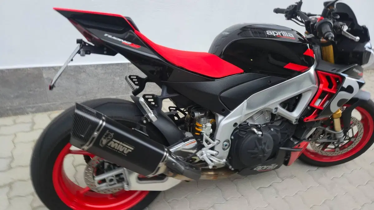 Aprilia Tuono V4 Factory (2021 - 24) (4)