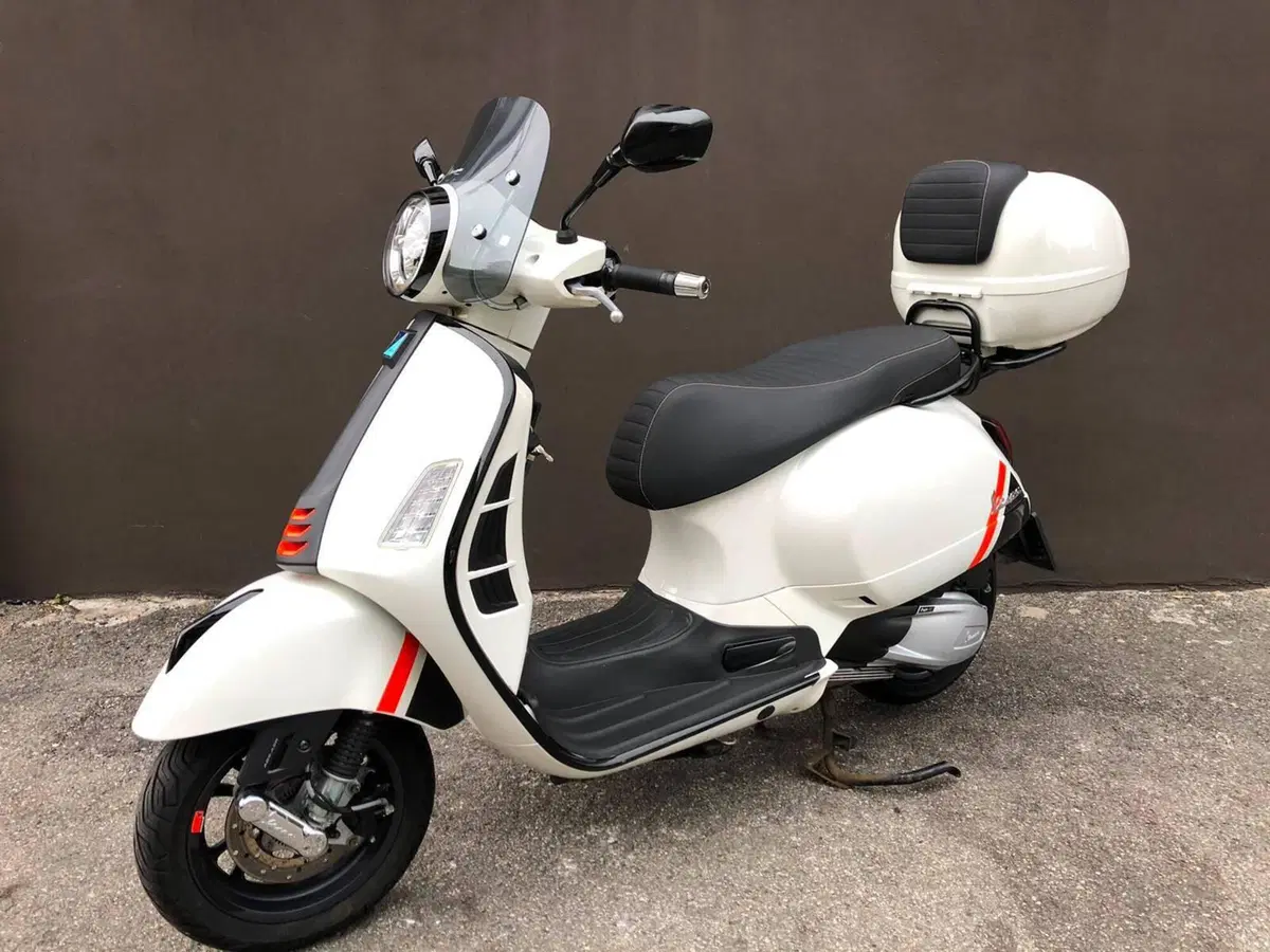 Vespa GTS 300 (2023 - 24) (4)