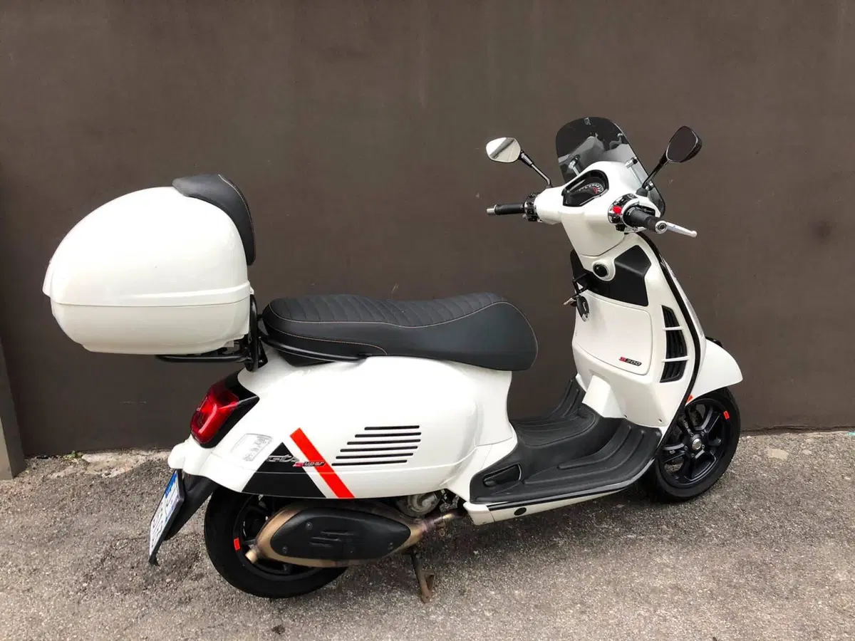 Vespa GTS 300 (2023 - 24) (2)