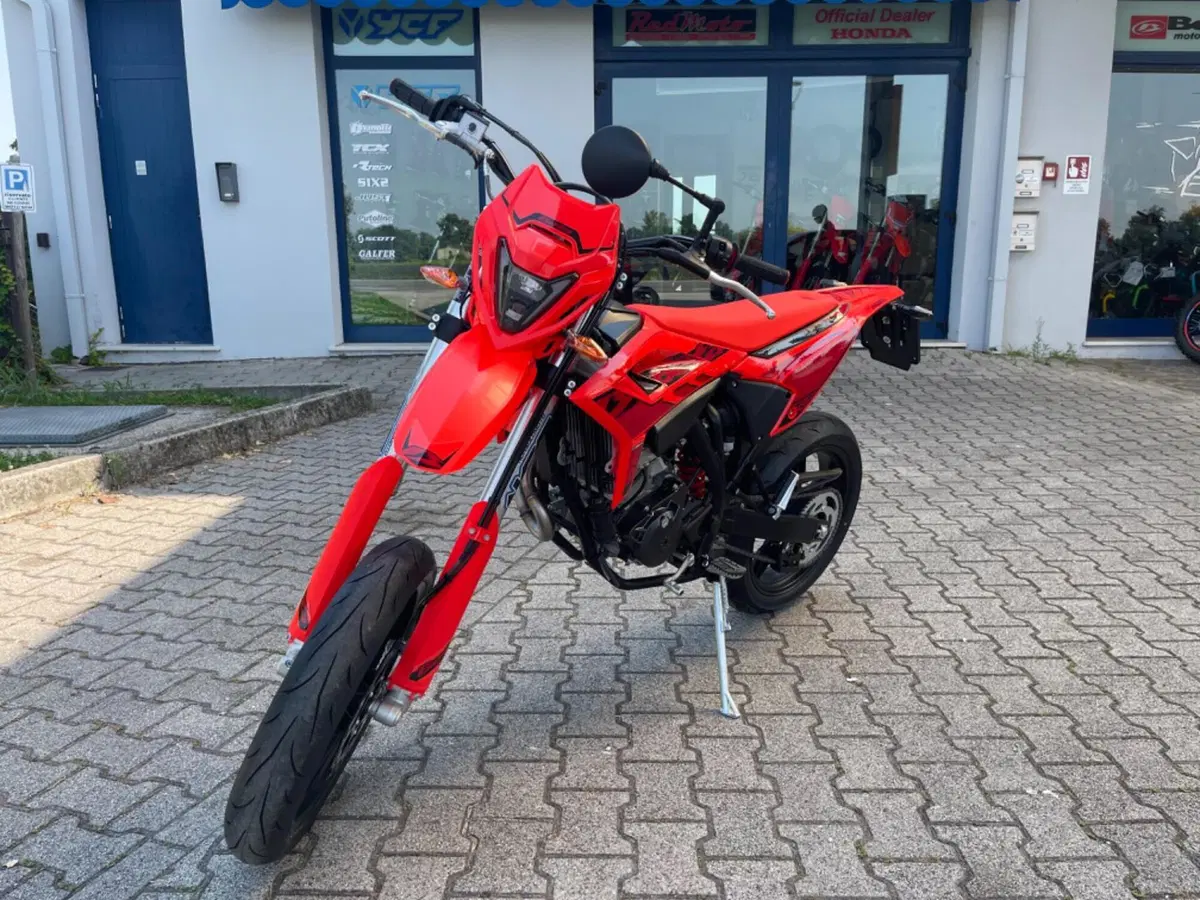 Betamotor RR 125 4T Motard T (2025 - 26) (2)