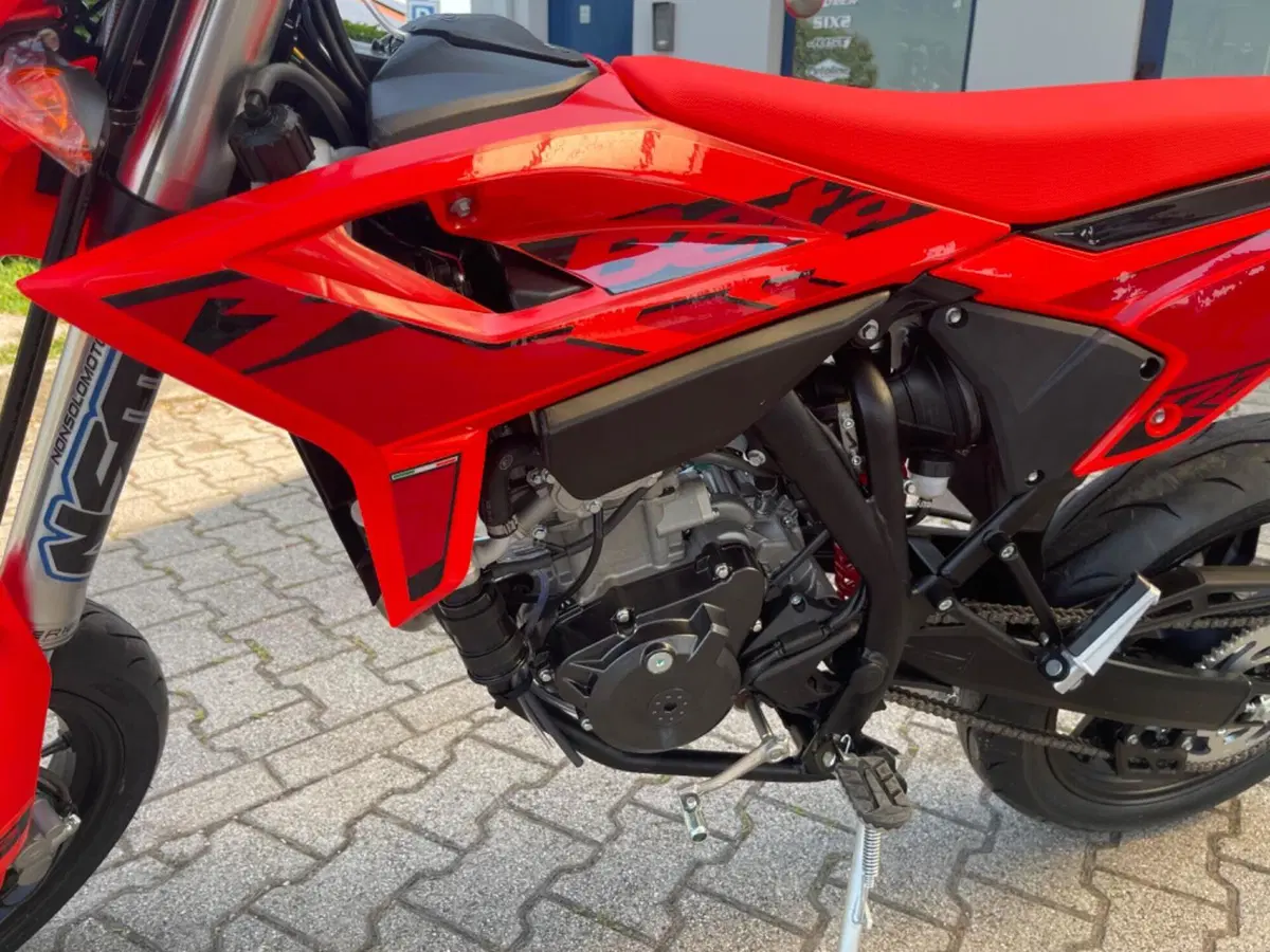 Betamotor RR 125 4T Motard T (2025 - 26) (3)