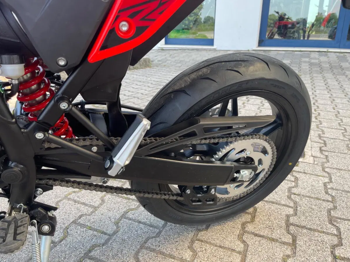 Betamotor RR 125 4T Motard T (2025 - 26) (4)