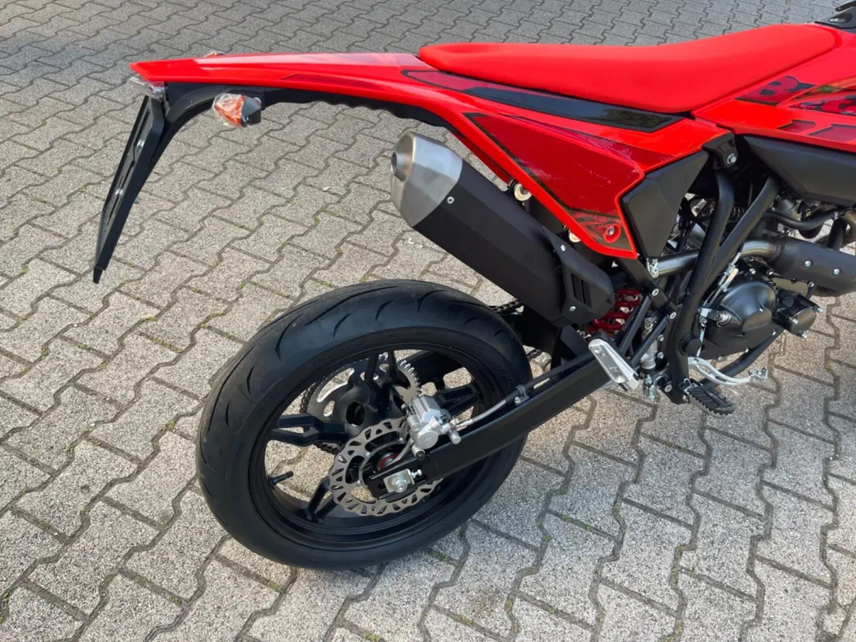 Betamotor RR 125 4T Motard T (2025 - 26) (5)