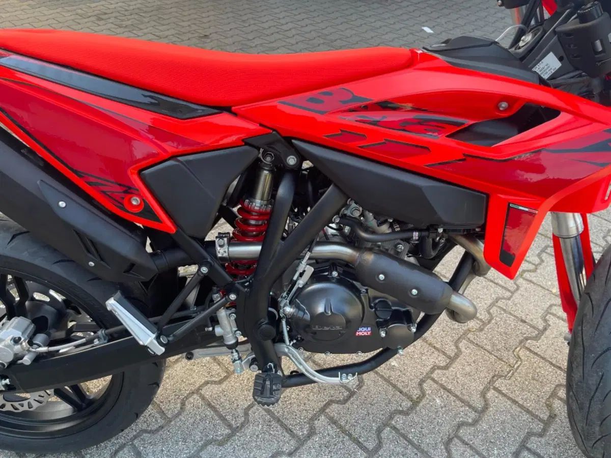 Betamotor RR 125 4T Motard T (2025 - 26) (6)