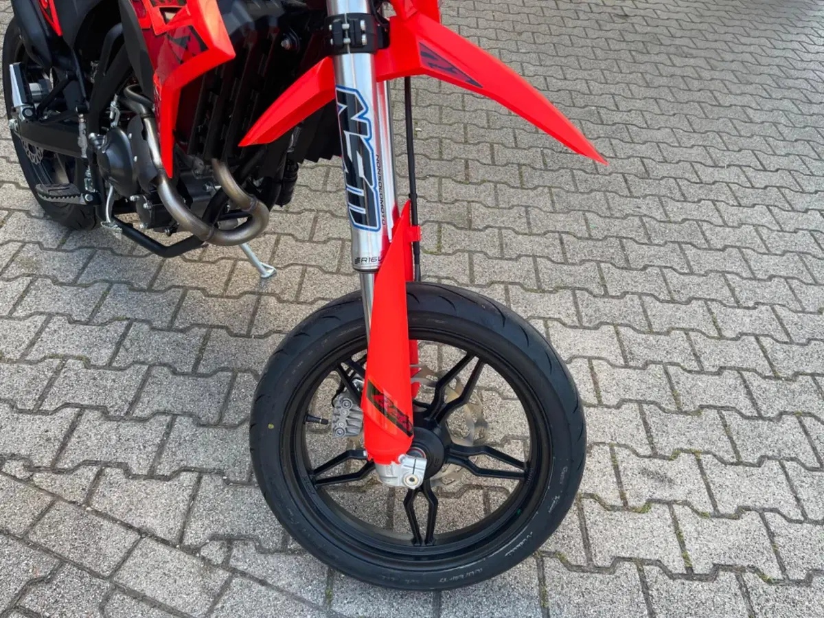 Betamotor RR 125 4T Motard T (2025 - 26) (7)