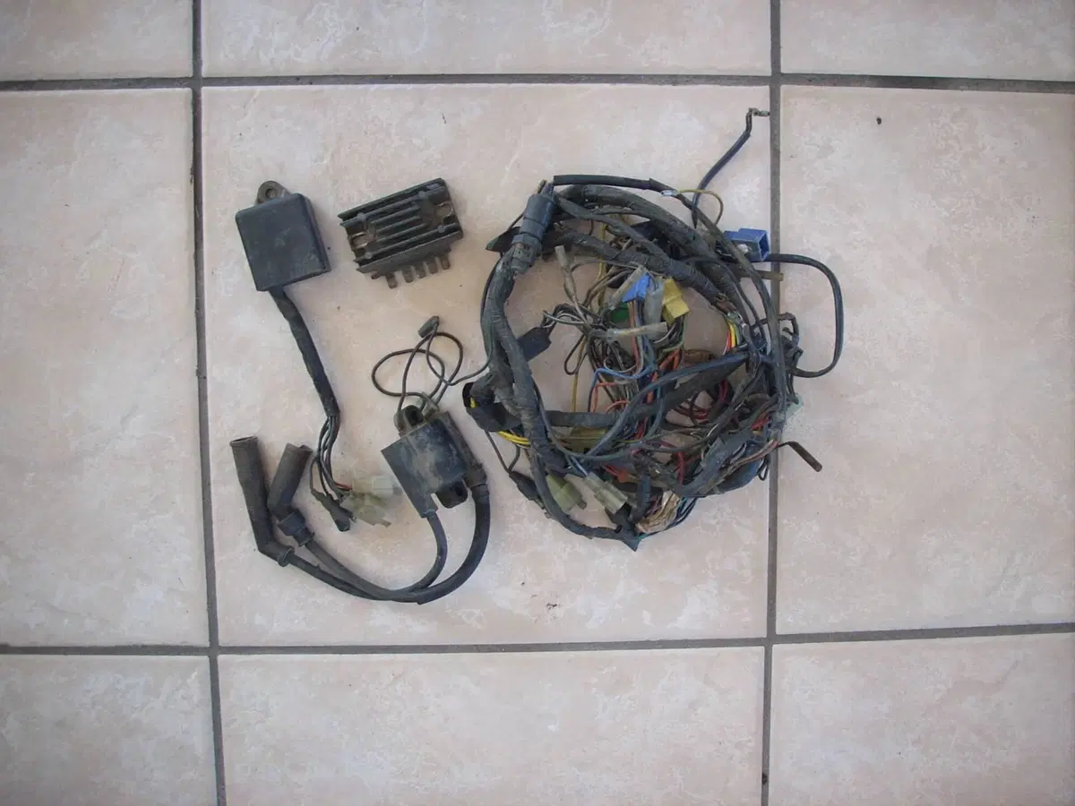 Ricambi Usati Originali Suzuki DR 600 / DR 650 R R (5)