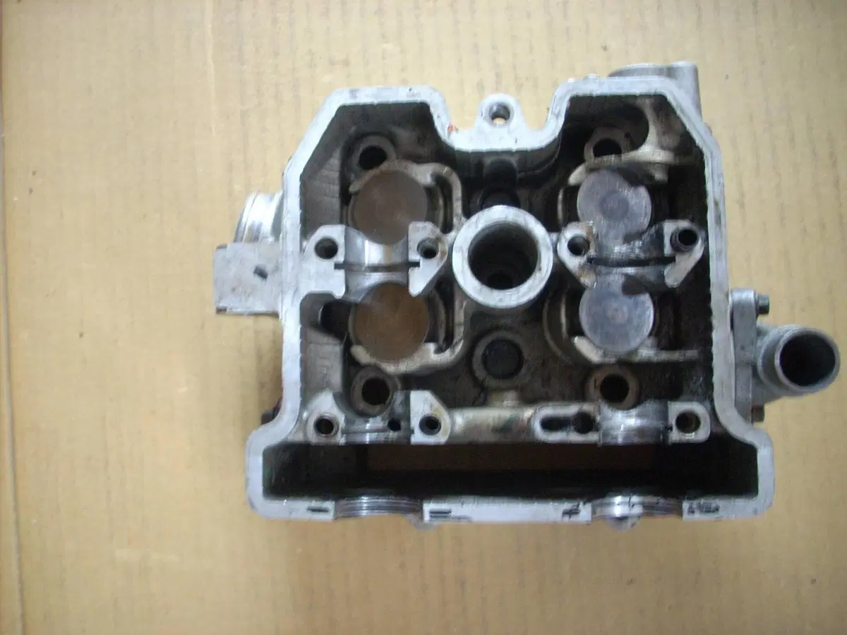 Testata Motore e Collettore Aspirazione Usati Orig Suzuki (3)
