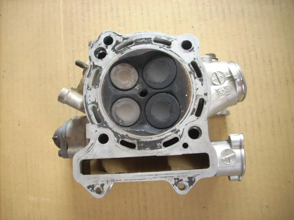 Testata Motore e Collettore Aspirazione Usati Orig Suzuki (4)
