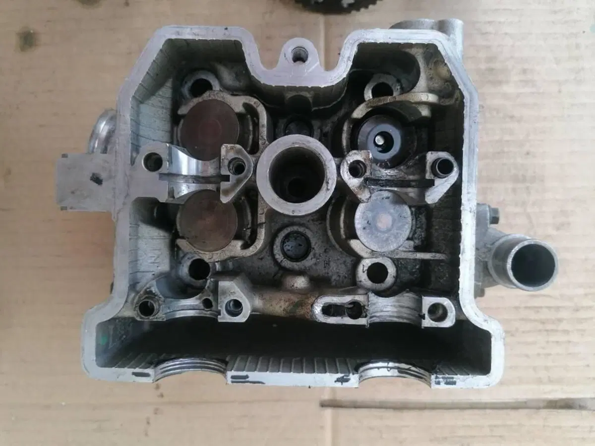 Testata Motore e Collettore Aspirazione Usati Orig Suzuki (5)