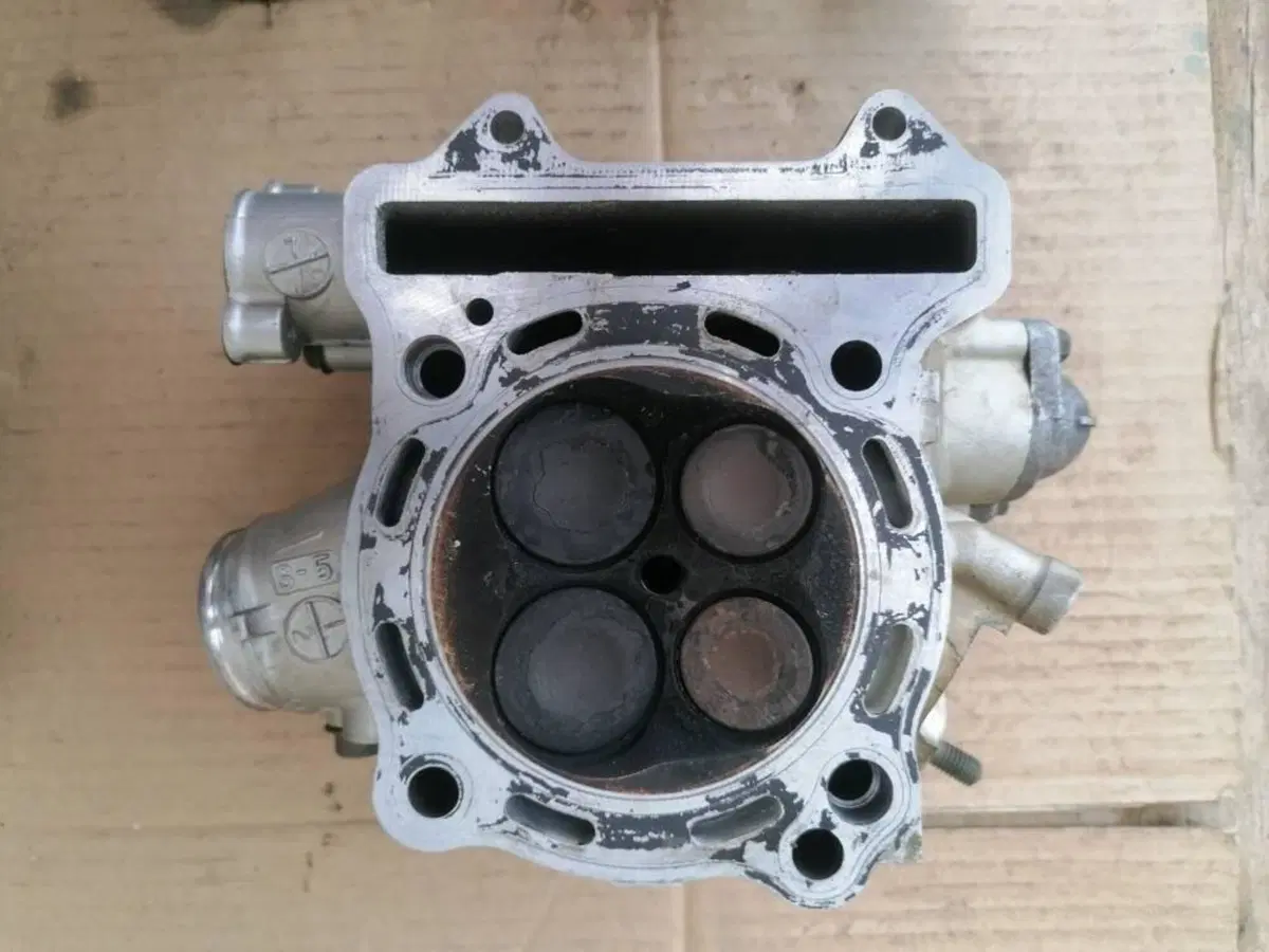Testata Motore e Collettore Aspirazione Usati Orig Suzuki (6)
