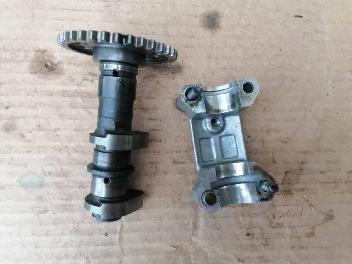 Testata Motore e Collettore Aspirazione Usati Orig Suzuki (12)