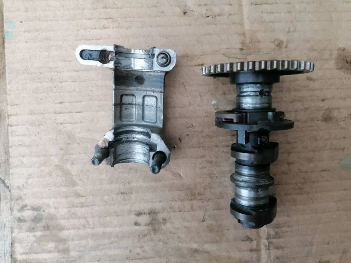 Testata Motore e Collettore Aspirazione Usati Orig Suzuki (13)