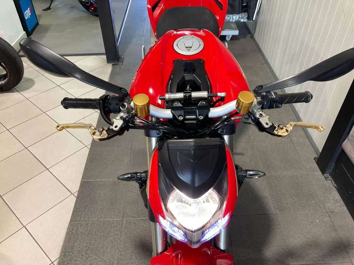 Ducati Streetfighter (2009 - 12) (4)