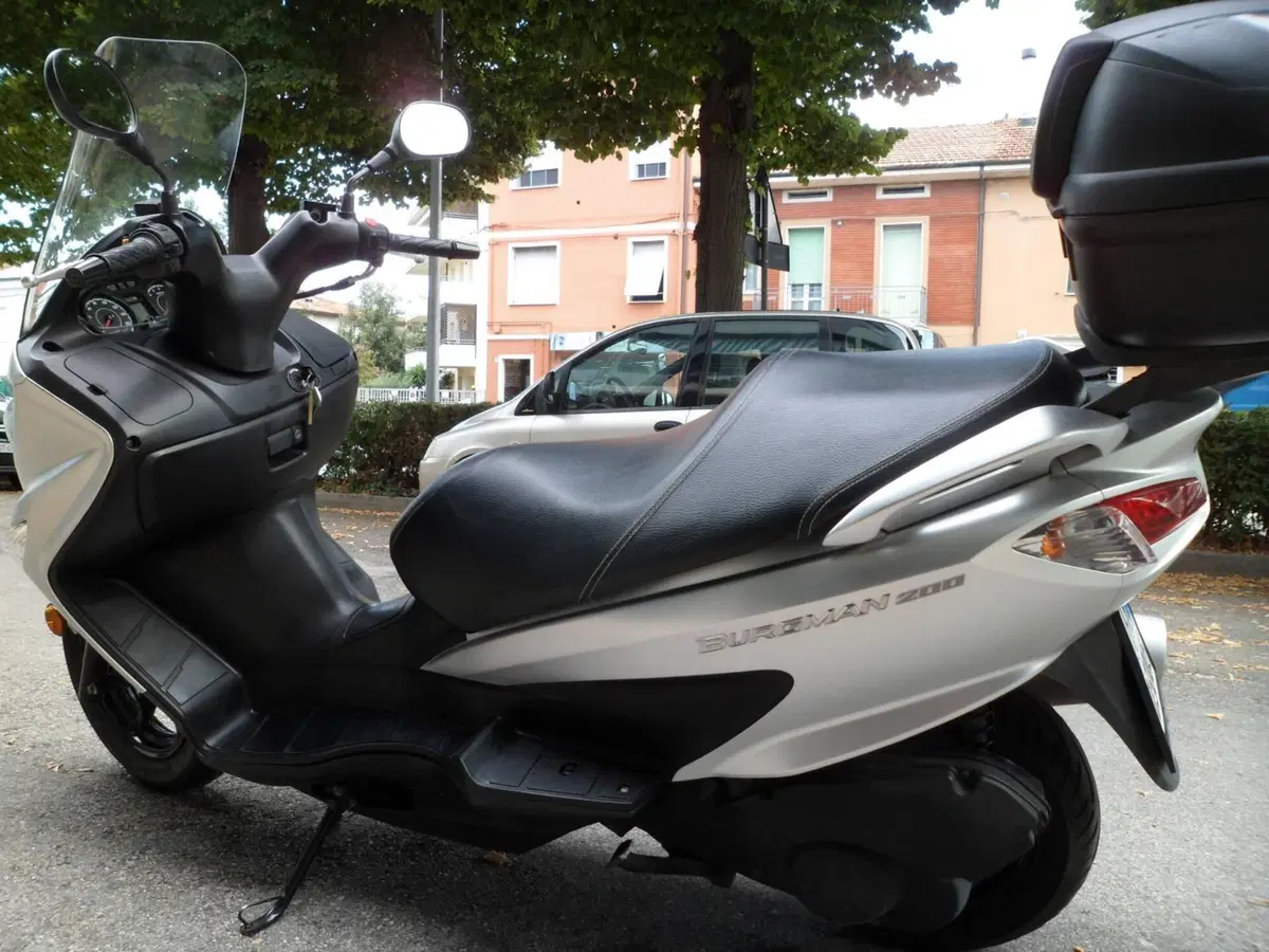 Suzuki Burgman UH 200 ABS (2014 - 16) (4)