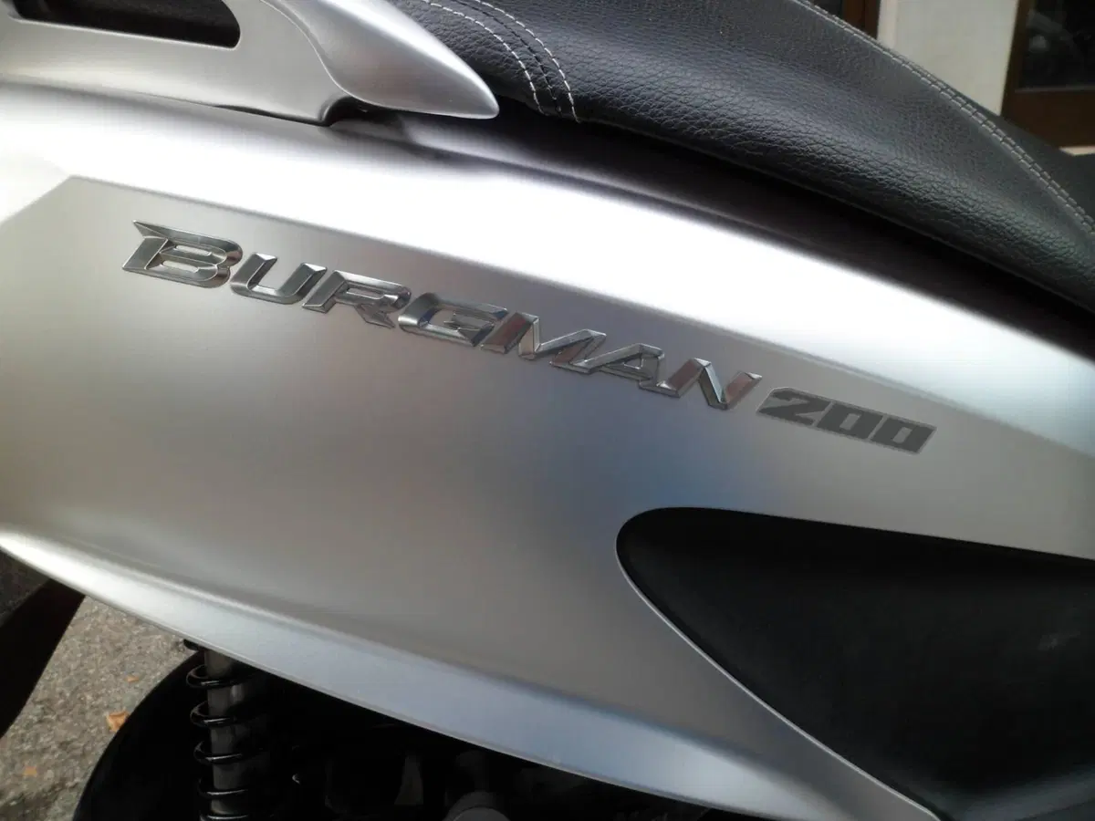 Suzuki Burgman UH 200 ABS (2014 - 16) (9)