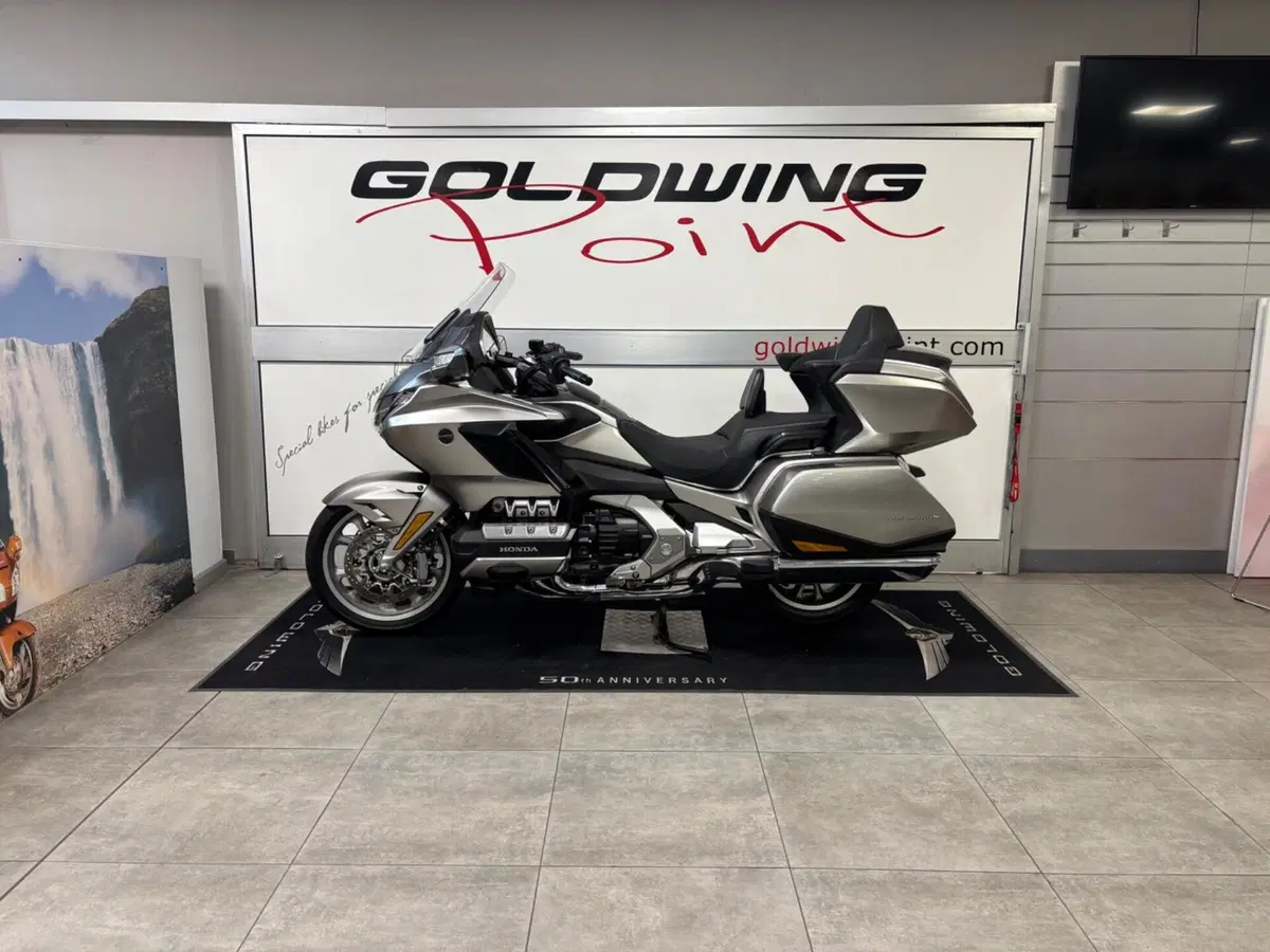 Honda GL 1800 Gold Wing Tour DCT & Airbag (2022 - 24) (2)