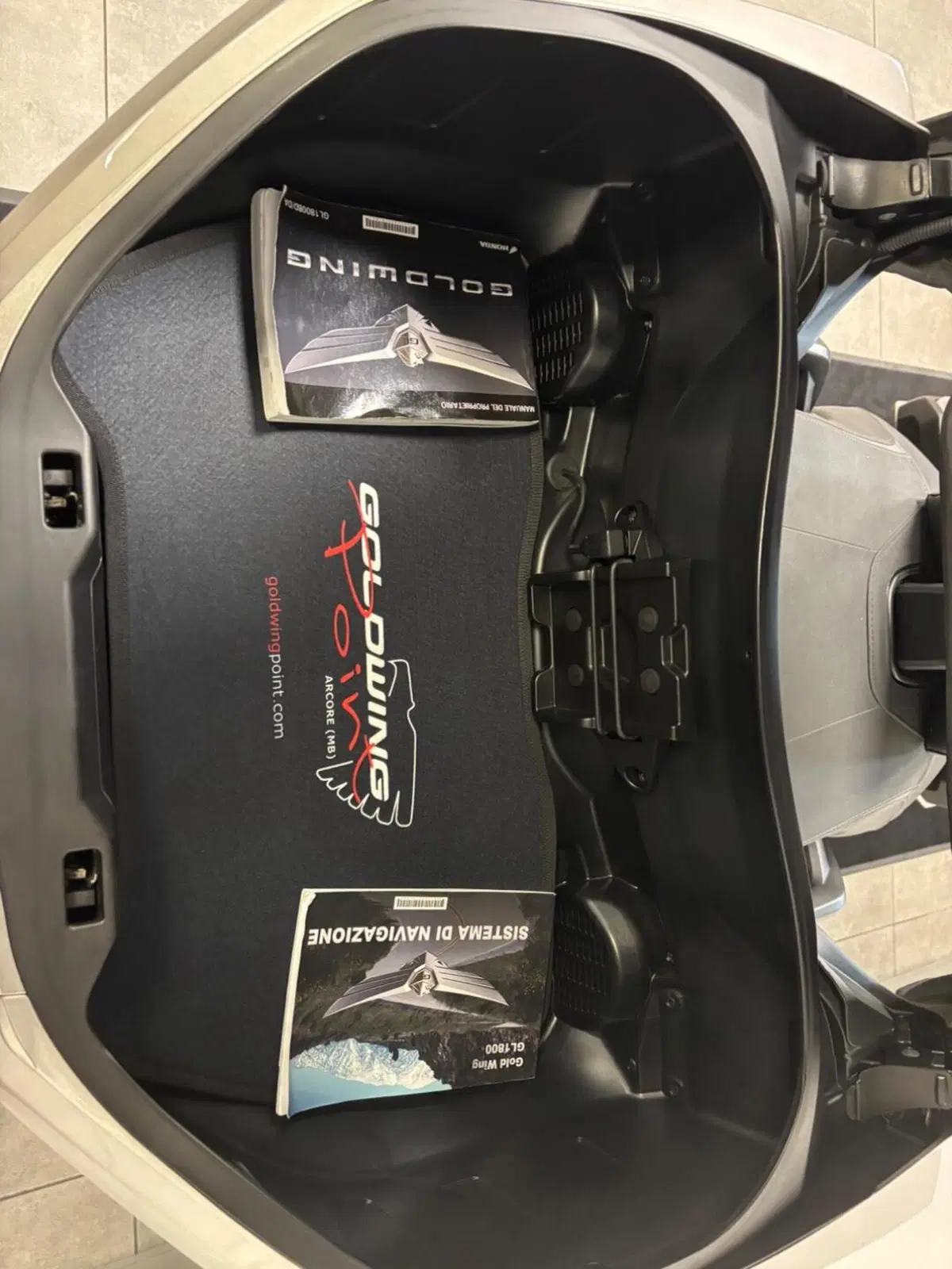 Honda GL 1800 Gold Wing Tour DCT & Airbag (2022 - 24) (3)