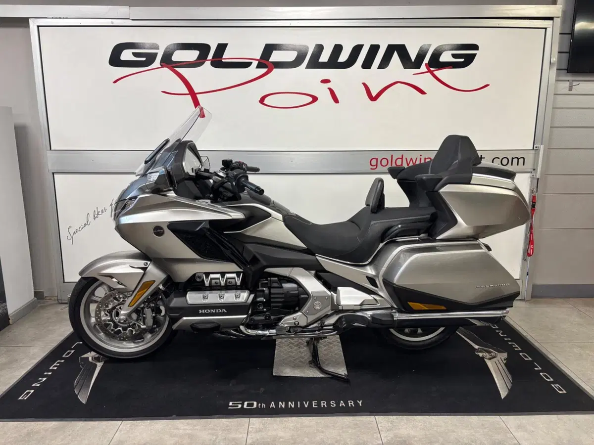 Honda GL 1800 Gold Wing Tour DCT & Airbag (2022 - 24) (4)