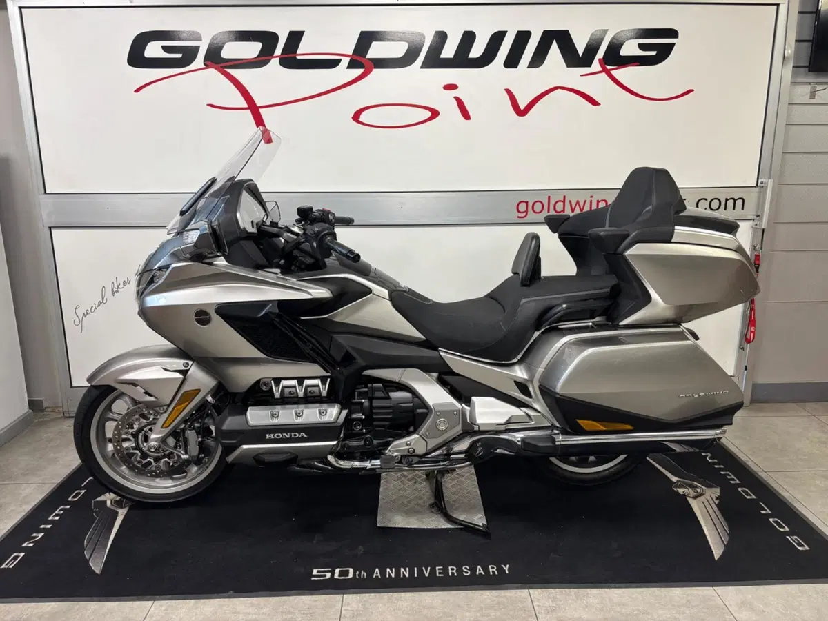 Honda GL 1800 Gold Wing Tour DCT & Airbag (2022 - 24)