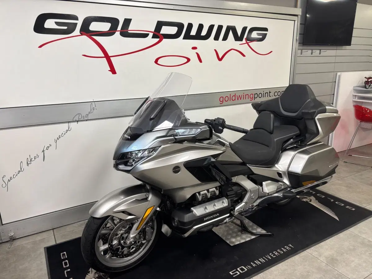 Honda GL 1800 Gold Wing Tour DCT & Airbag (2022 - 24) (8)