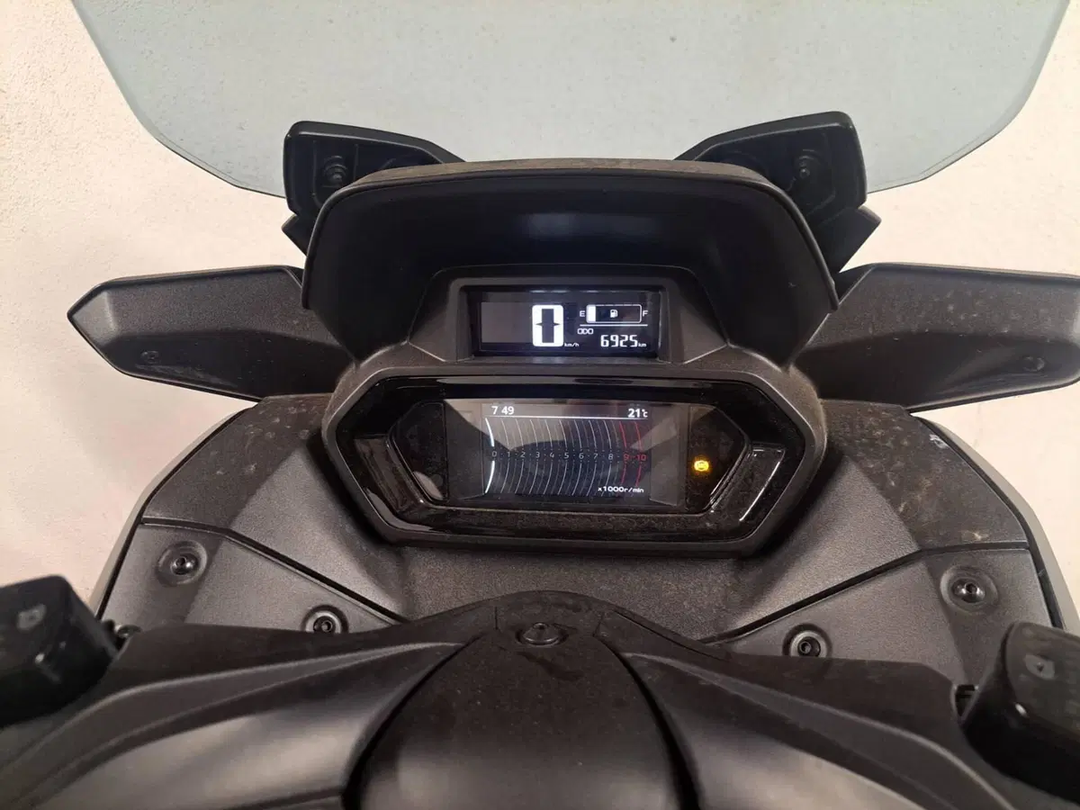 Yamaha X-Max 300 Tech Max (2021 - 24) (2)