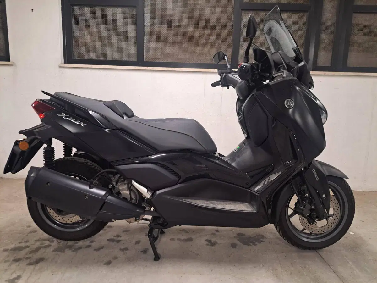 Yamaha X-Max 300 Tech Max (2021 - 24) (4)