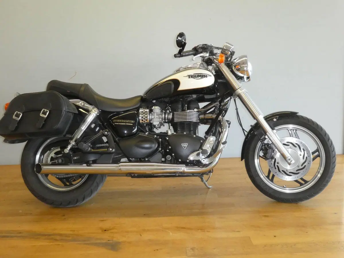 Triumph Speedmaster 865 (2005 - 10)