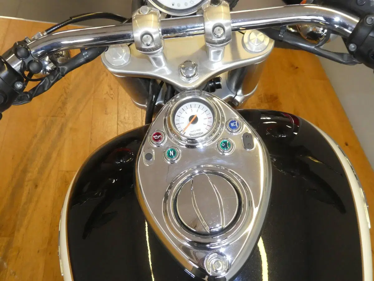 Triumph Speedmaster 865 (2005 - 10) (3)
