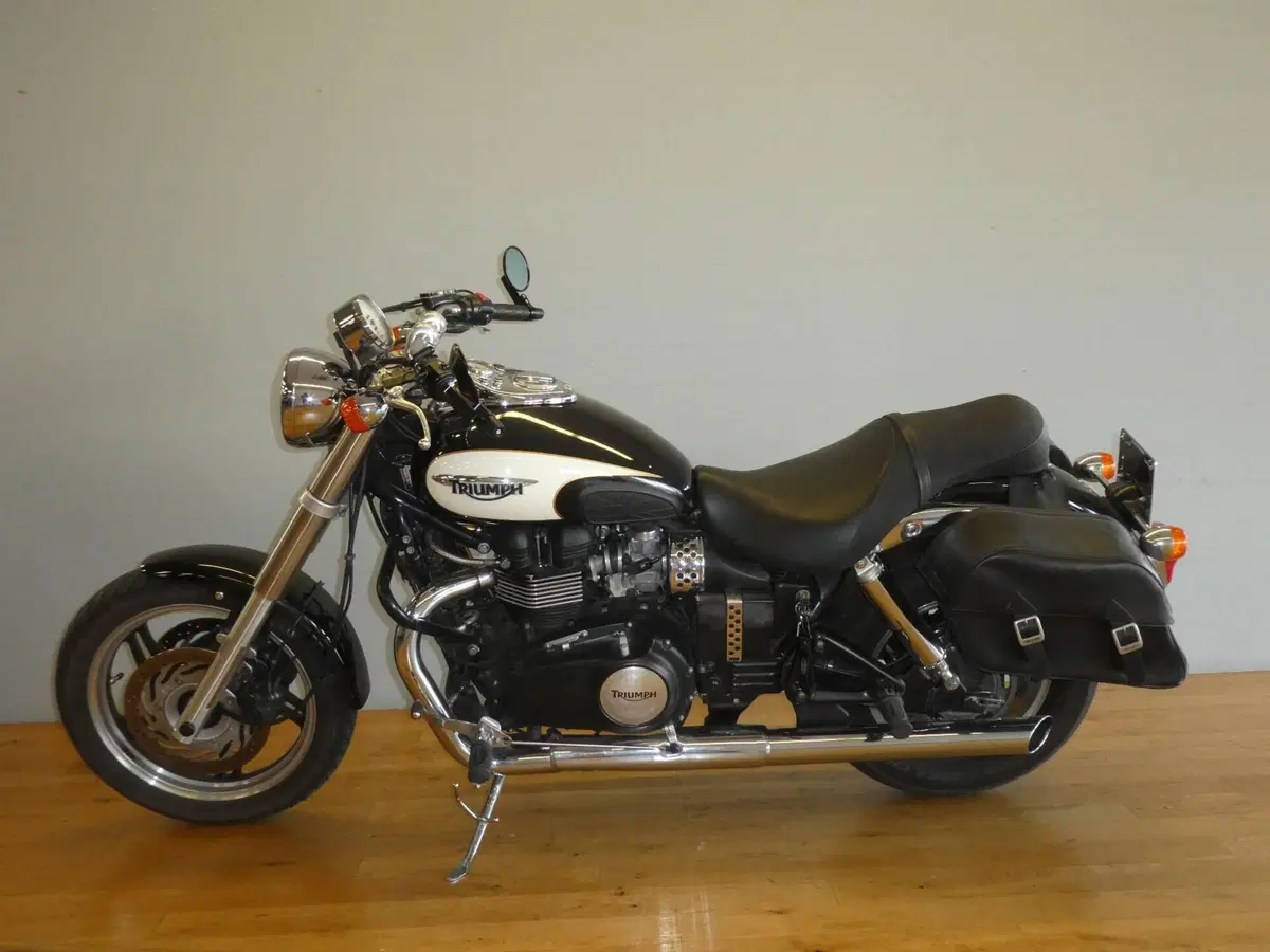 Triumph Speedmaster 865 (2005 - 10) (5)