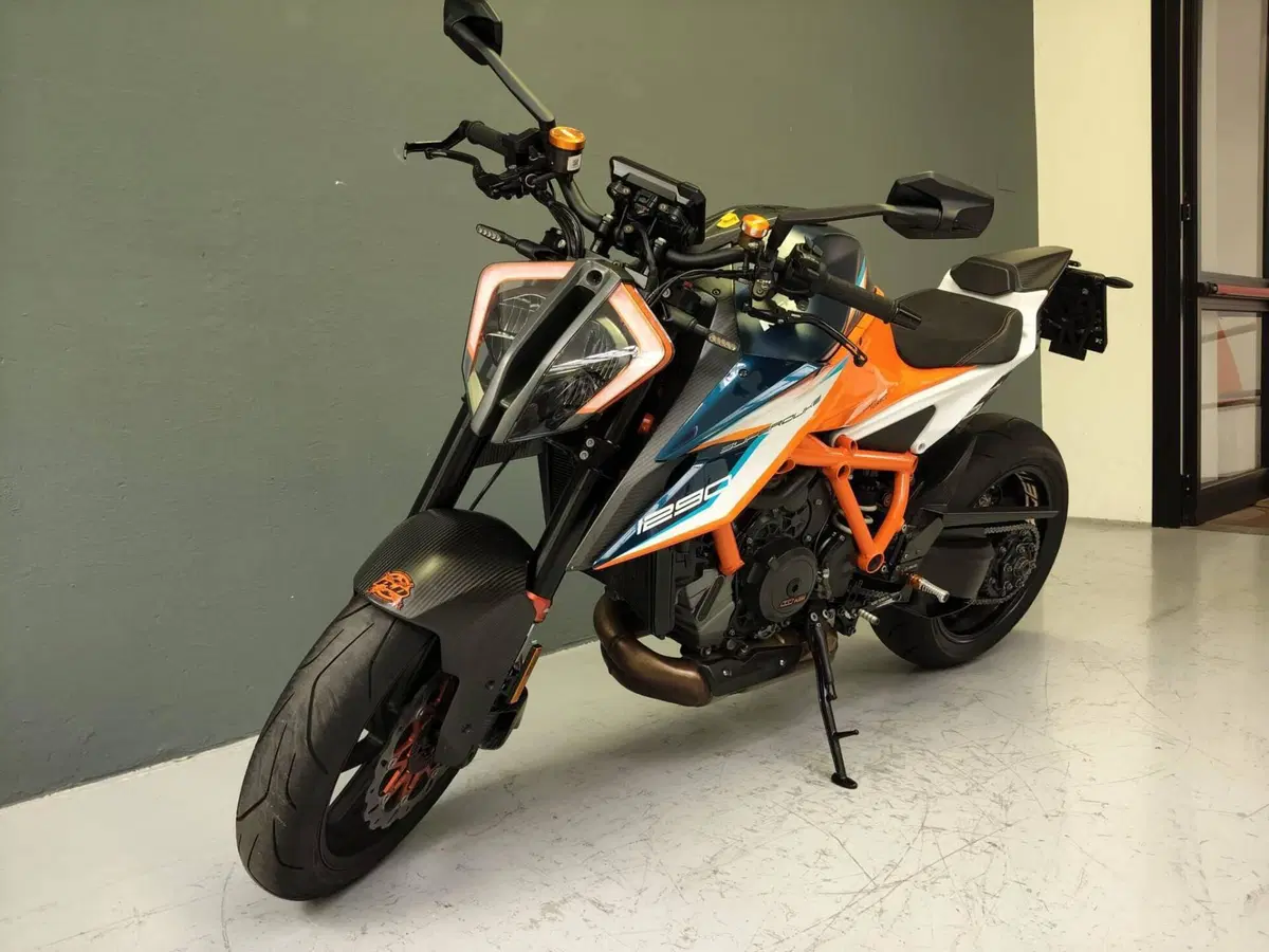 KTM 1290 Super Duke RR (2021) (2)
