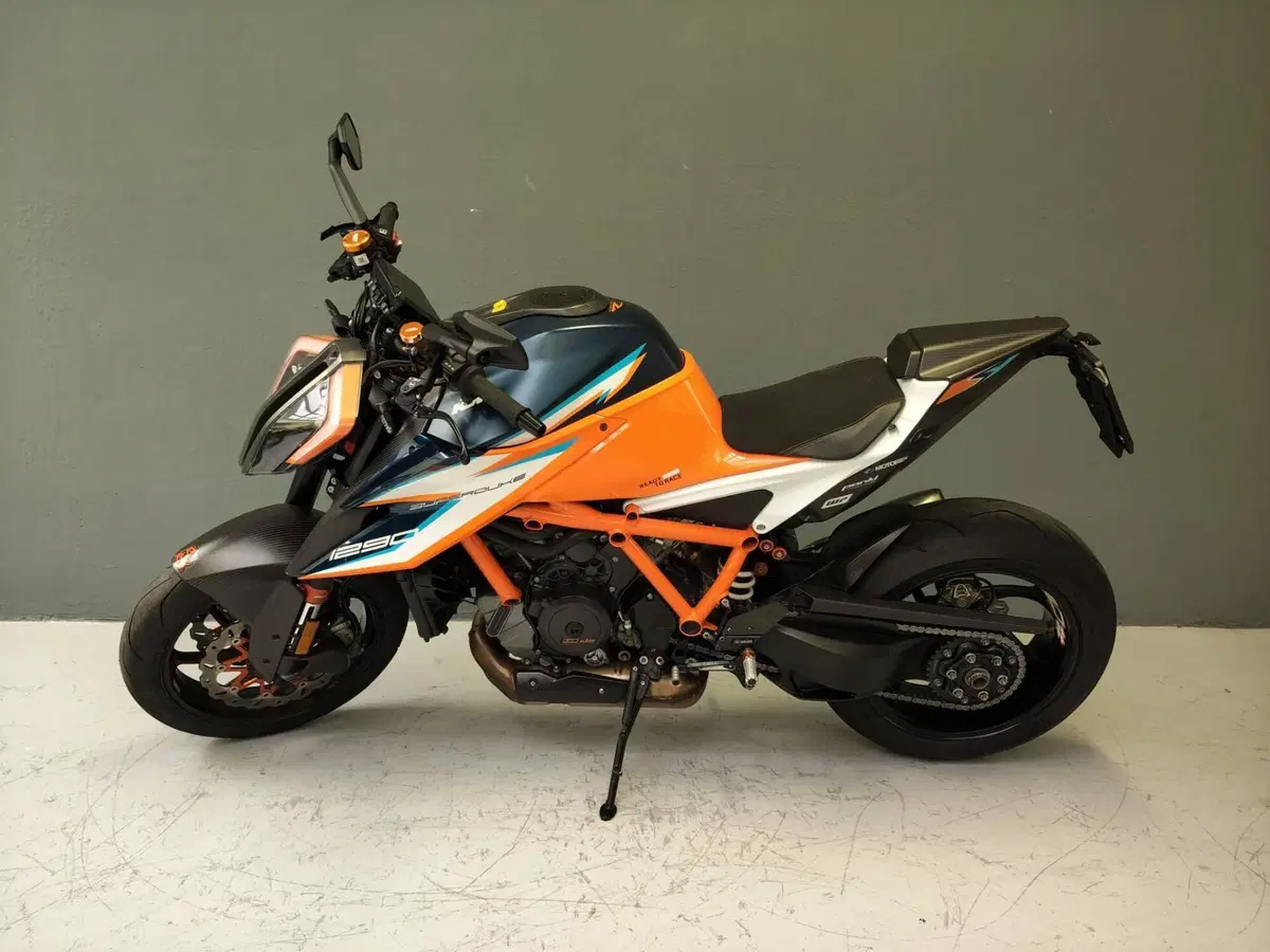 KTM 1290 Super Duke RR (2021) (3)