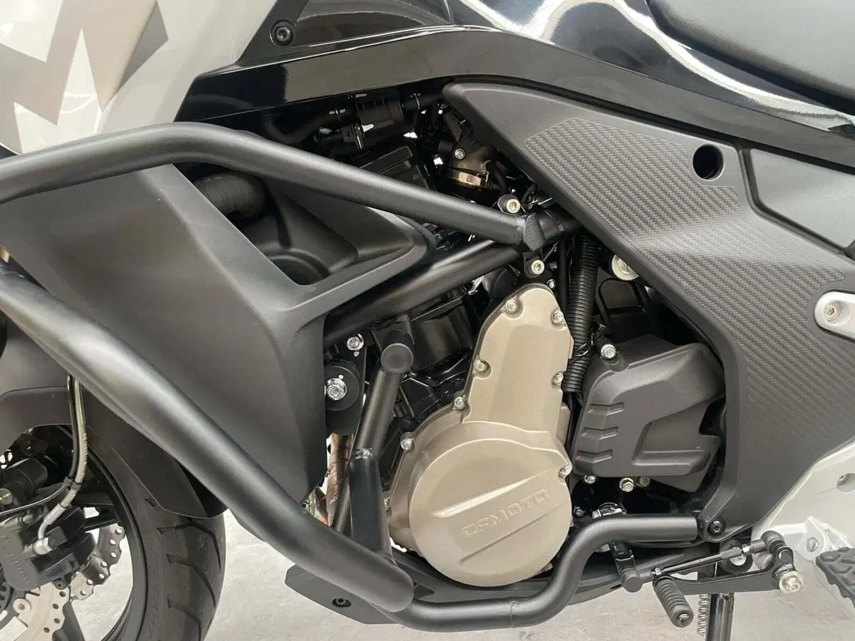 CFMOTO 650MT (2021 - 24) (9)