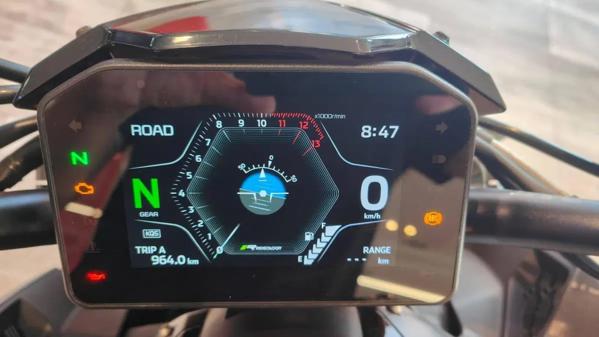 Kawasaki Z 1100 SE (2026) (9)