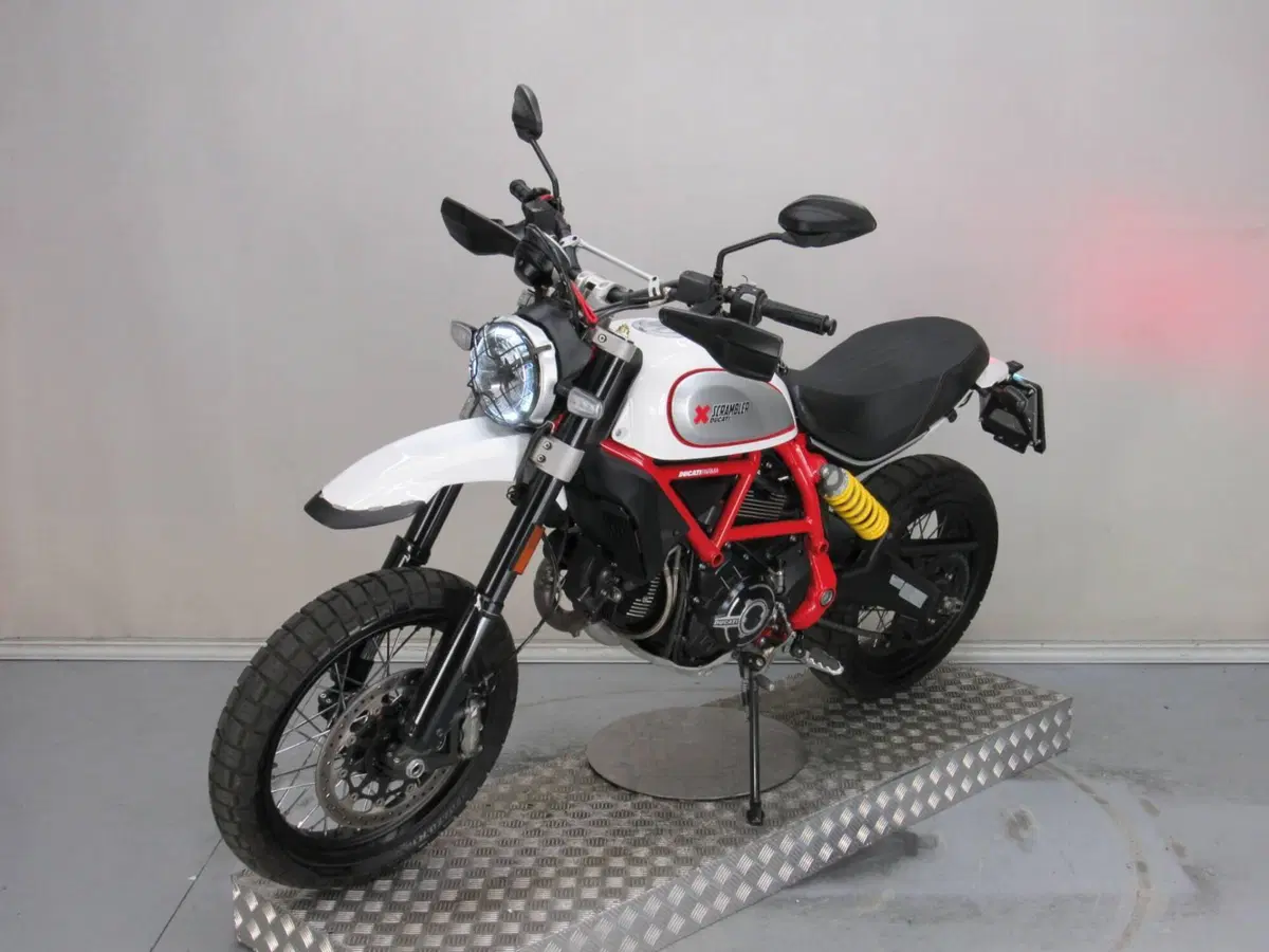 Ducati Scrambler 800 Desert Sled (2017 - 20) (4)