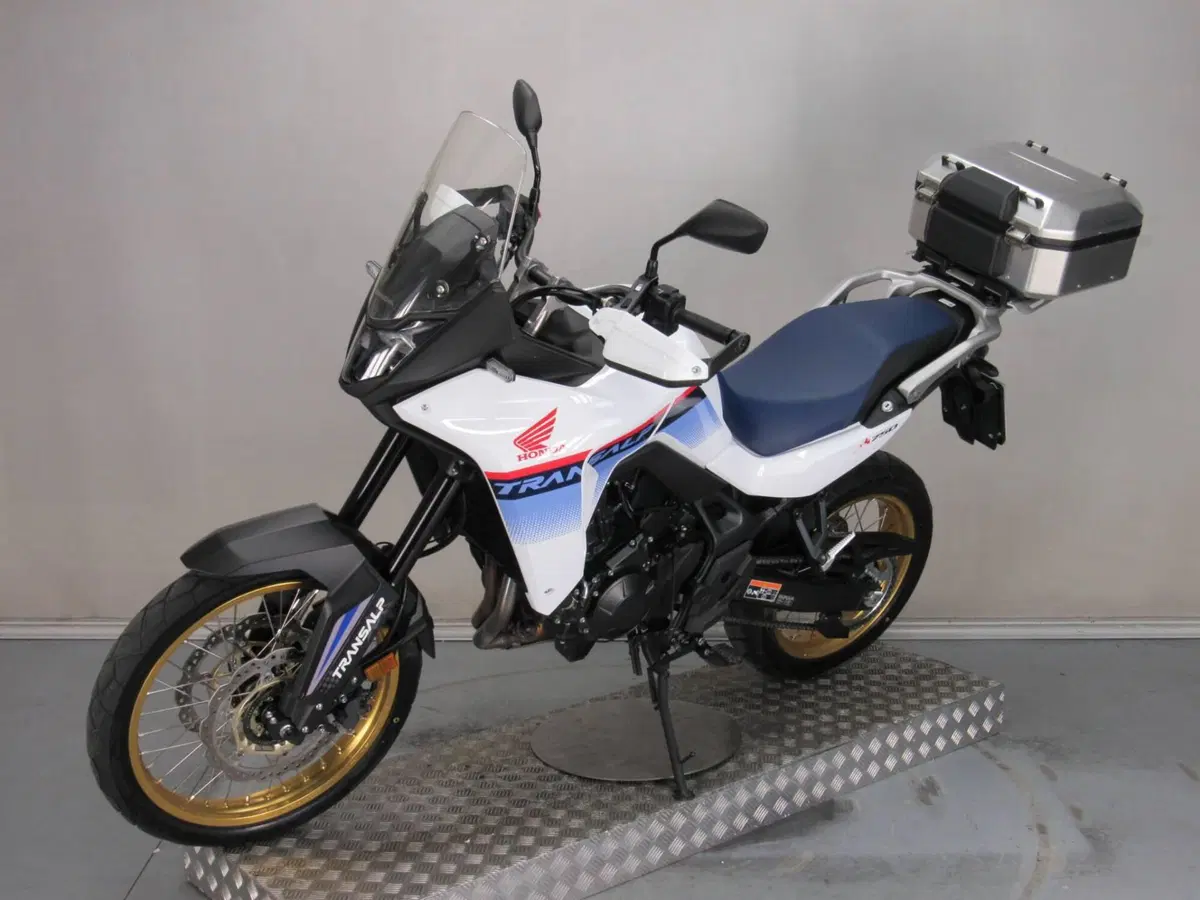 Honda Transalp XL750 (2023 - 24) (4)