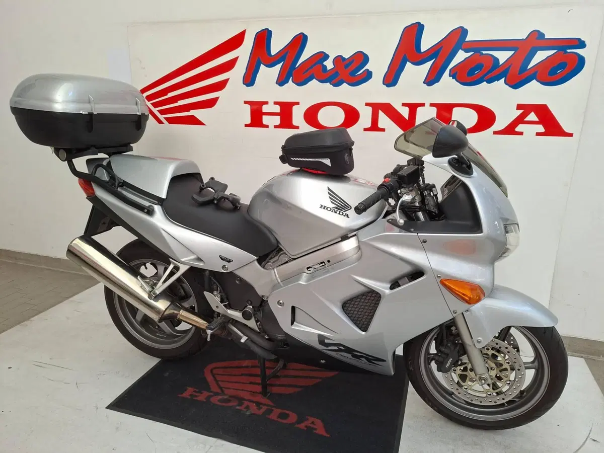 Honda VFR 800 (1998 - 01) (2)