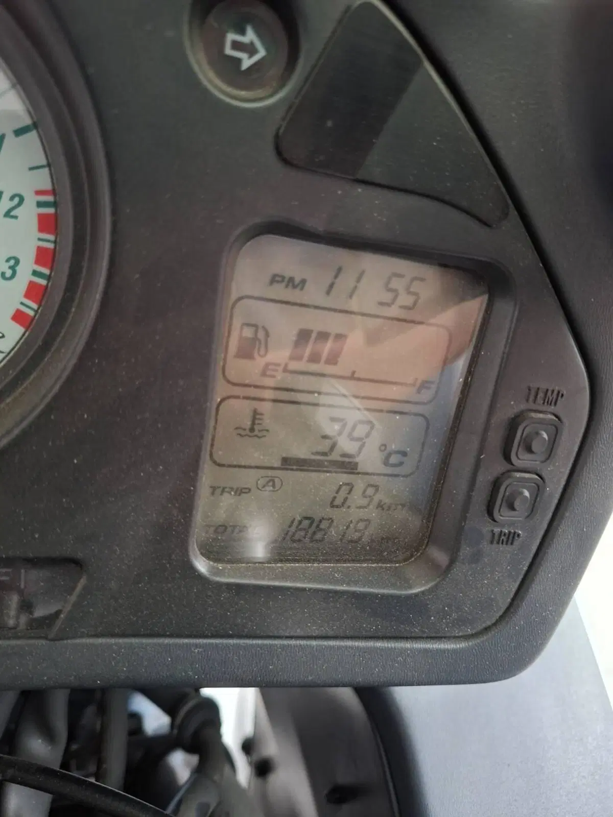 Honda VFR 800 (1998 - 01) (3)