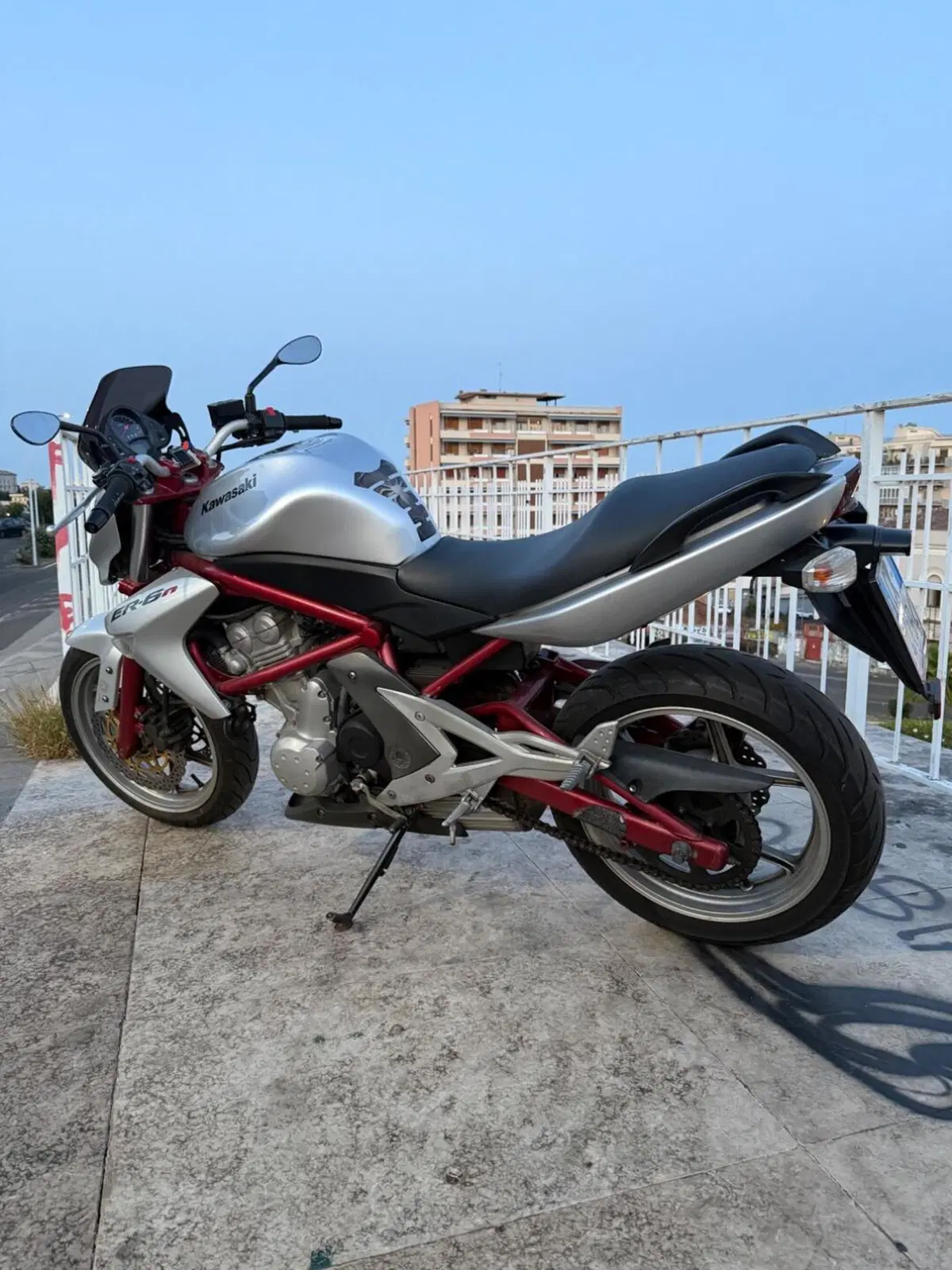Kawasaki ER-6N (2005 - 08) (3)