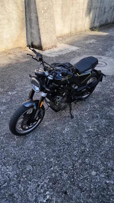 Husqvarna Svartpilen 401 (2020) usata