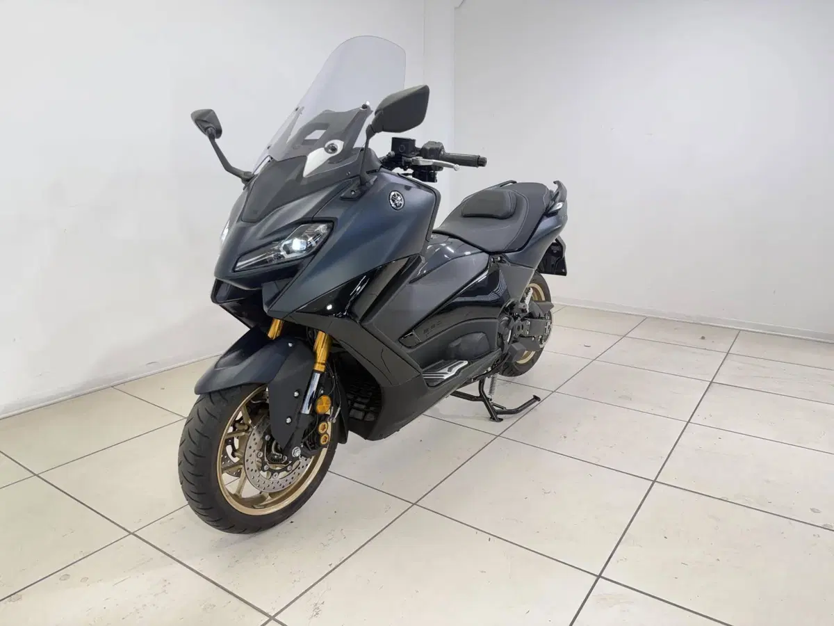 Yamaha T-Max 560 (2022 - 24) (2)