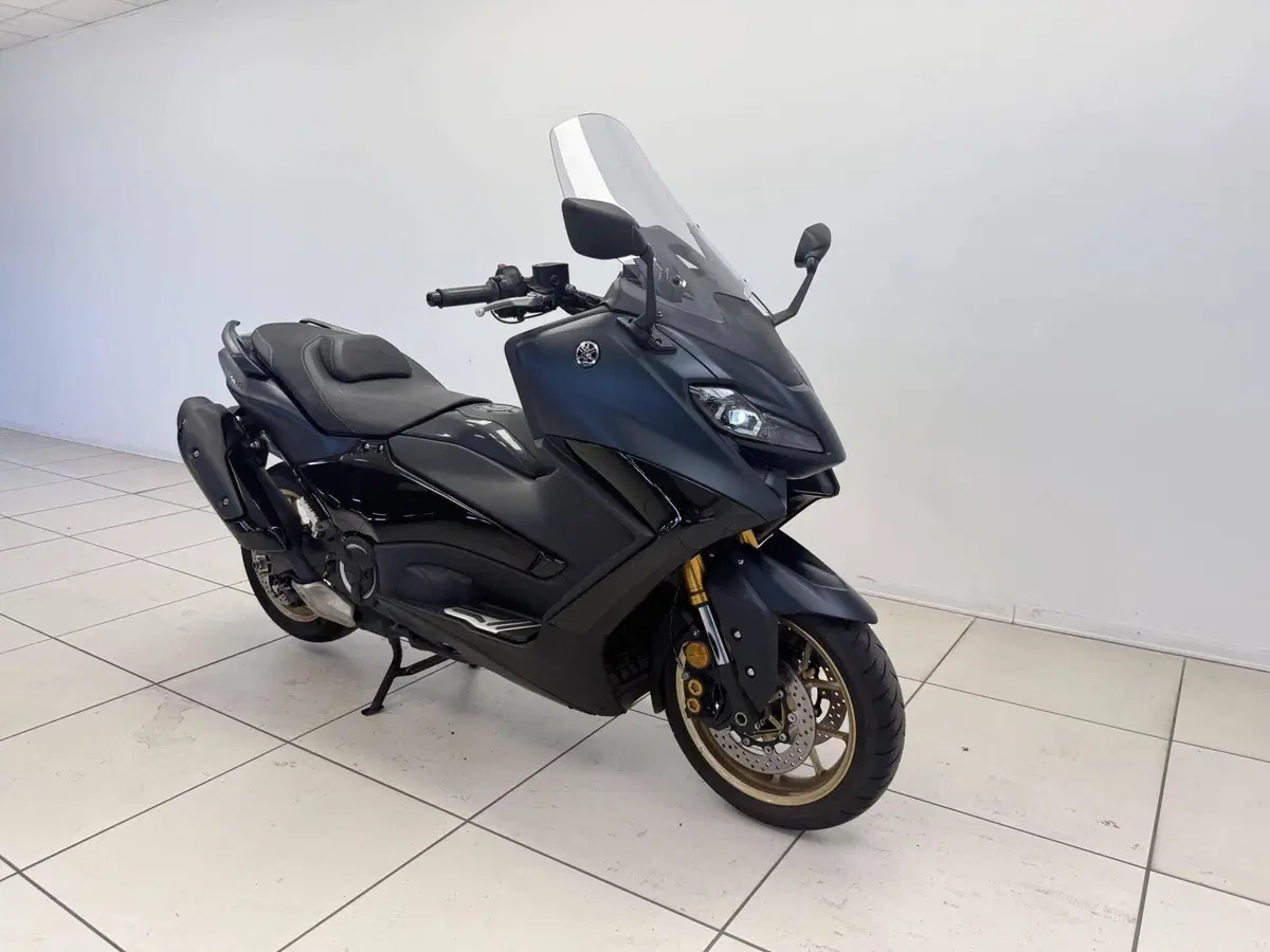 Yamaha T-Max 560 (2022 - 24) (4)
