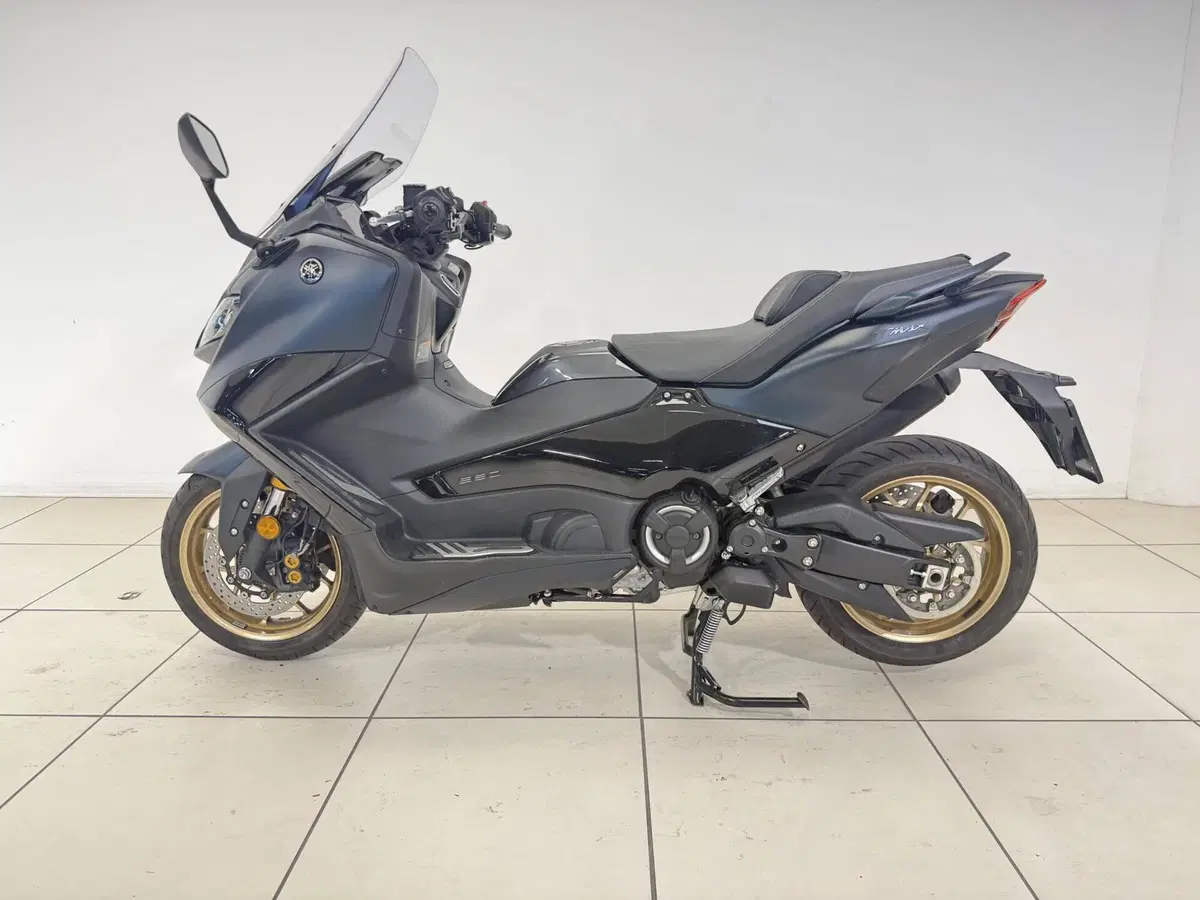 Yamaha T-Max 560 (2022 - 24) (5)