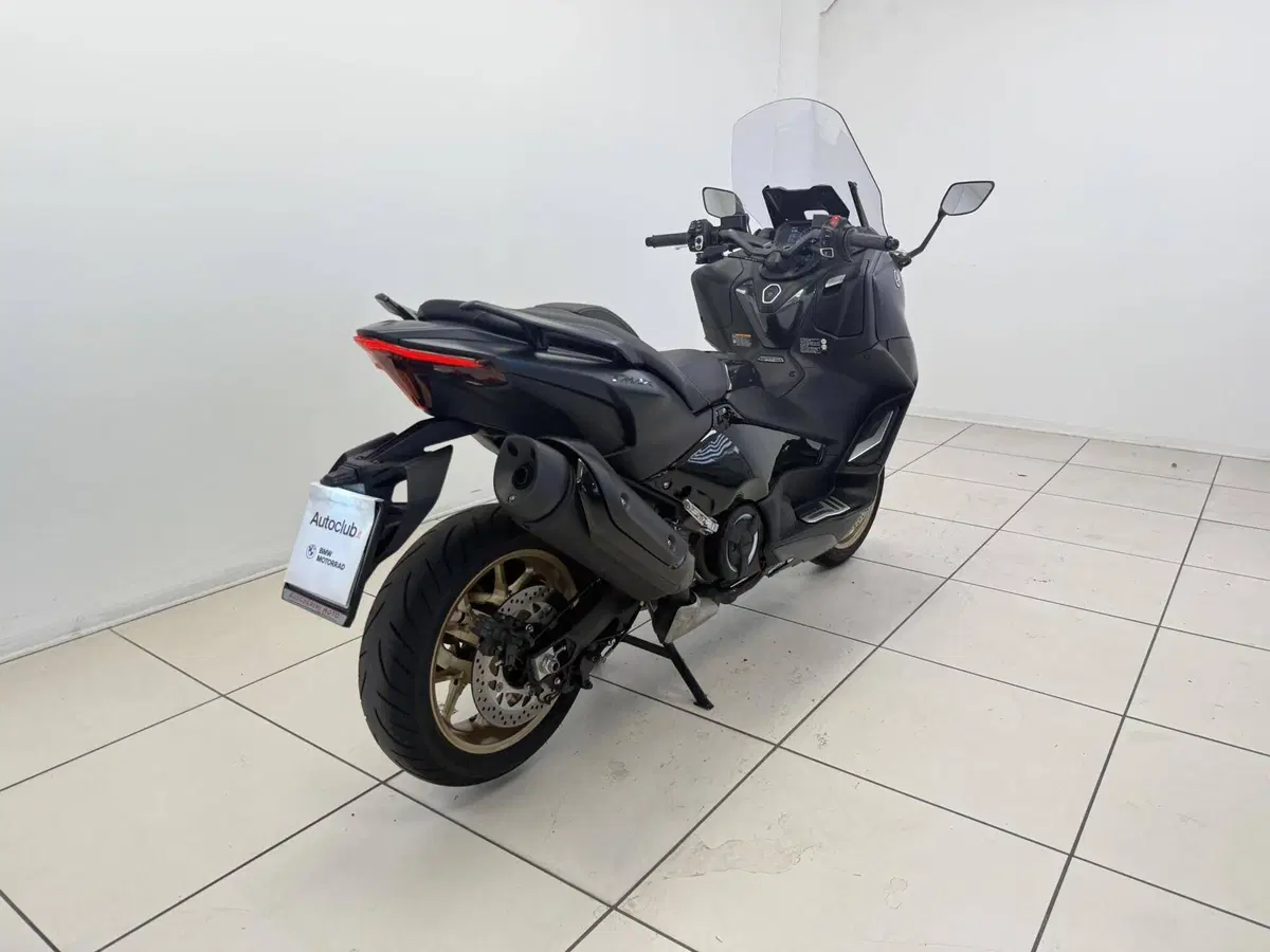 Yamaha T-Max 560 (2022 - 24) (6)