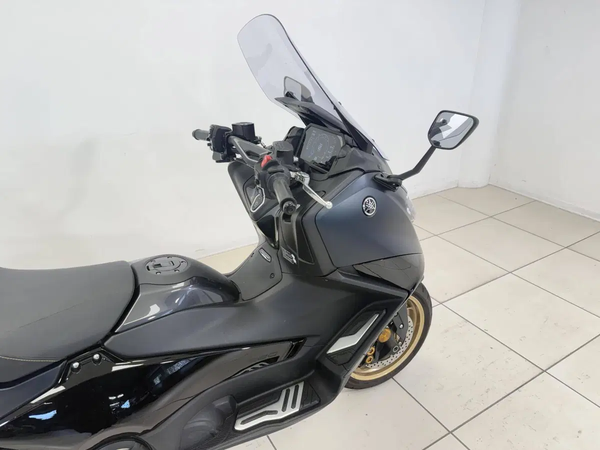 Yamaha T-Max 560 (2022 - 24) (8)