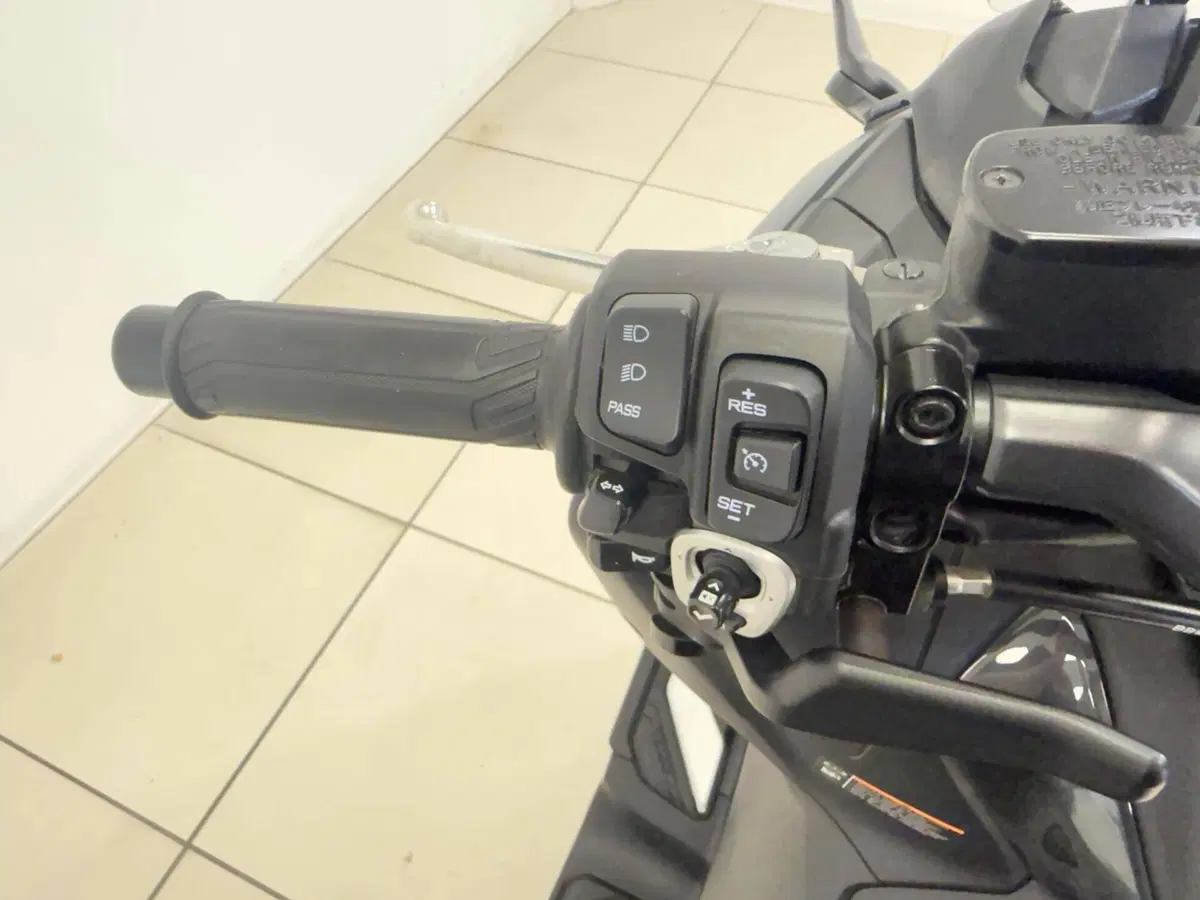 Yamaha T-Max 560 (2022 - 24) (10)