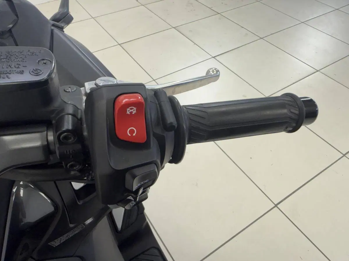 Yamaha T-Max 560 (2022 - 24) (11)