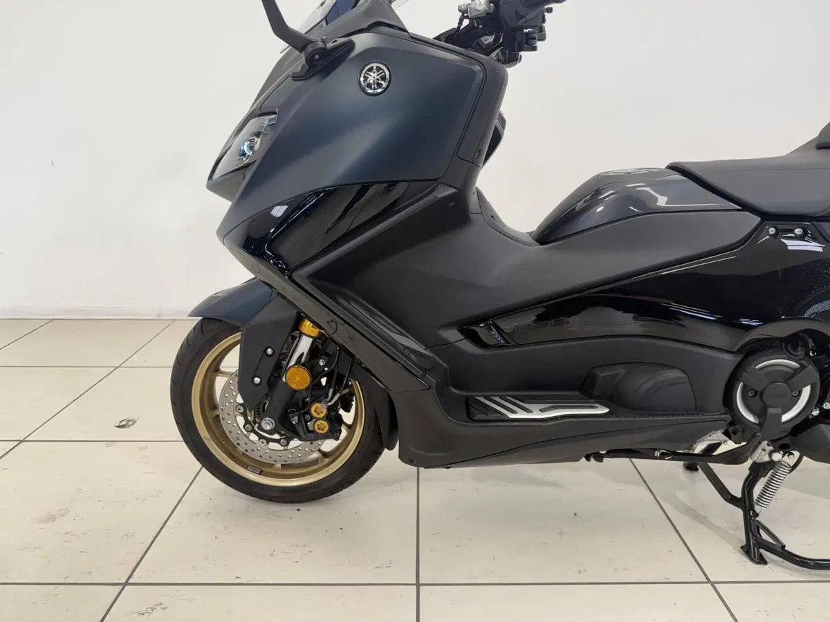 Yamaha T-Max 560 (2022 - 24) (13)